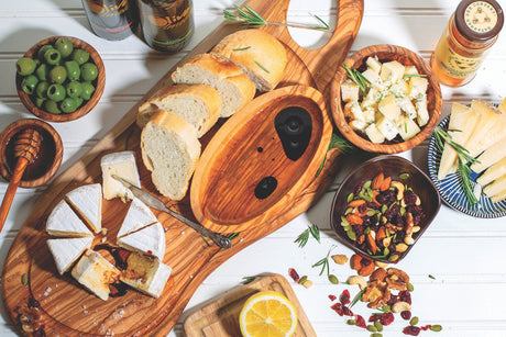 The Art of Hosting: How to Create a Warm & Welcoming Table