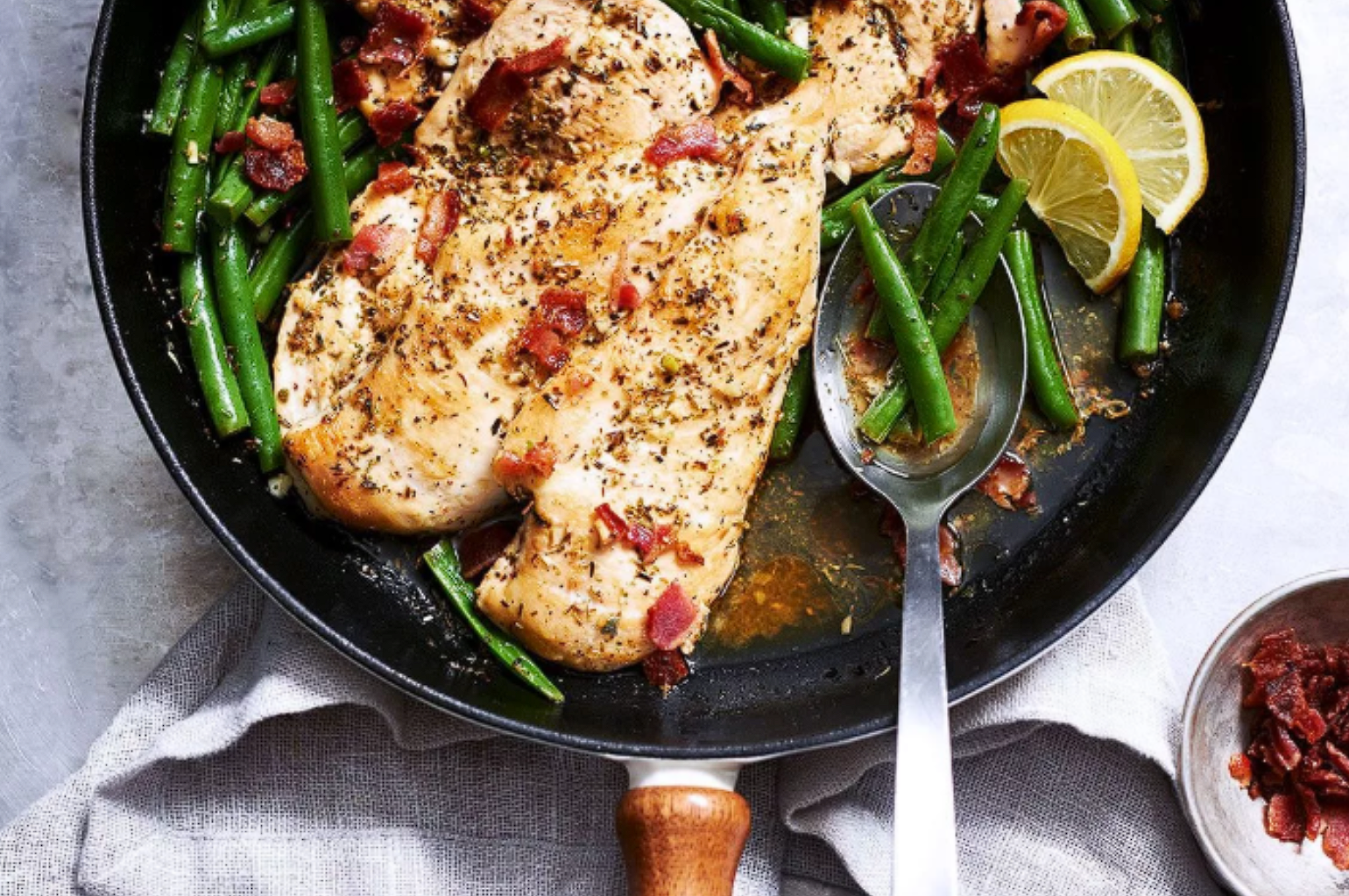Tuscan Herb Chicken with Green Beans & Sun-Dried Tomatoes